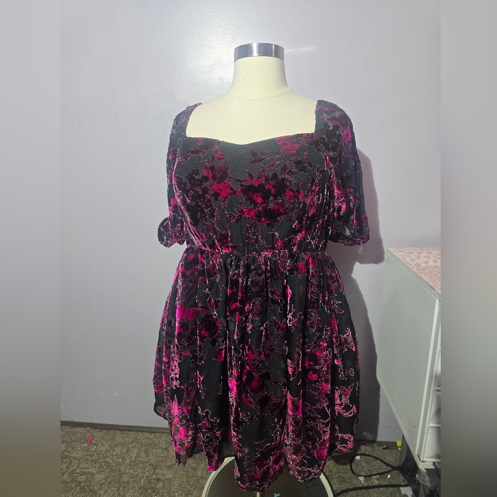 Torrid Black and Pink Floral Velvet Dress Size 18